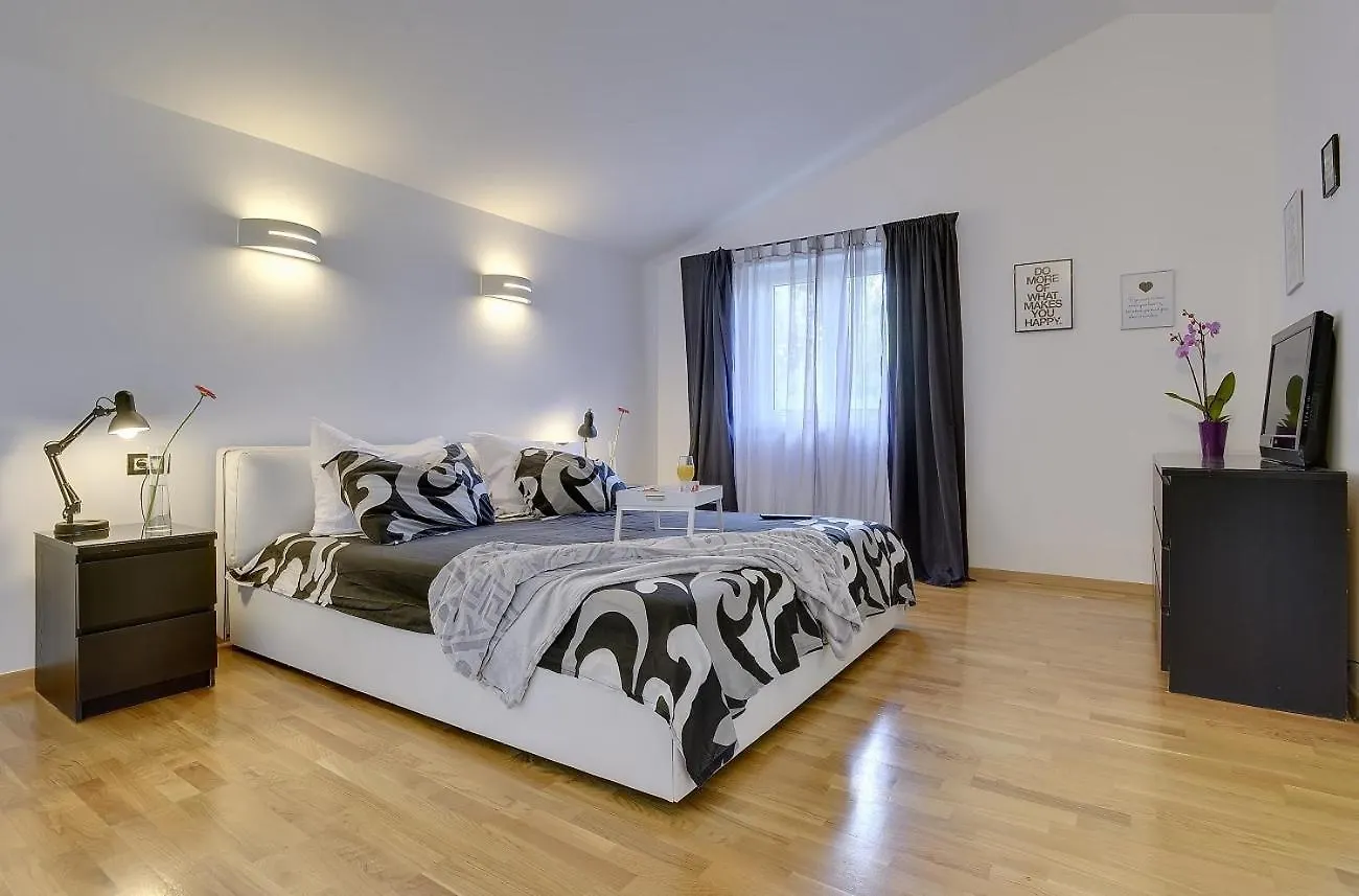Holiday home Villa Entini Vinkuran